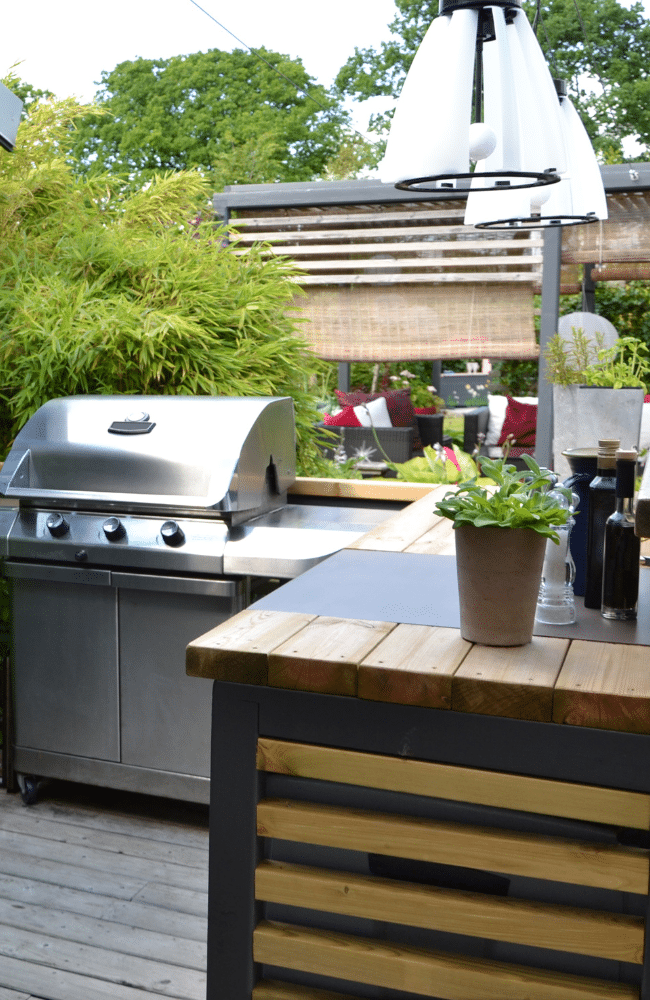 Outdoor Kitchen